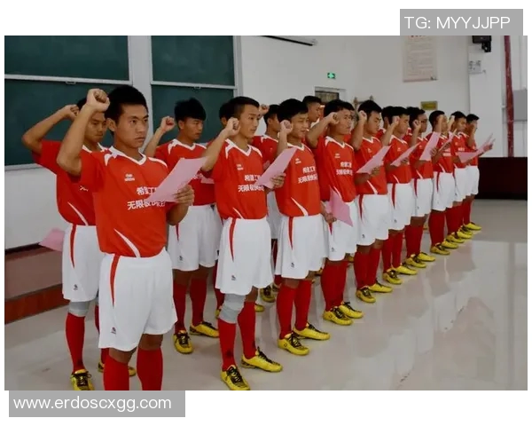 南京足球队以65分领跑总决赛积分榜展现强劲实力与团队合作精神